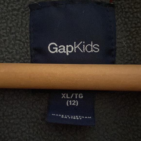 Excellent used red Gap Kids size 12 puffer winter coat - Picture 2 of 2